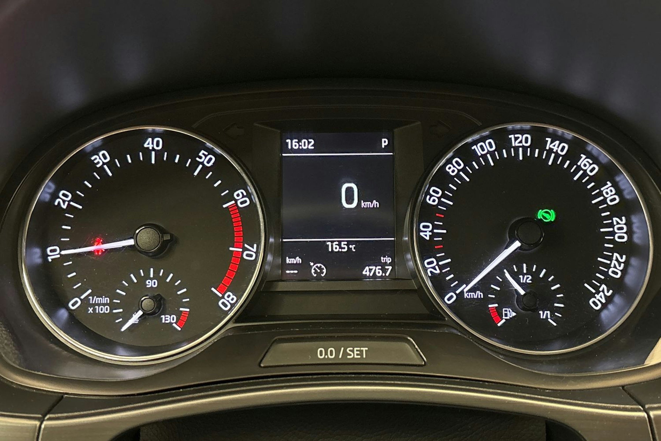 punainen Skoda Fabia 2018 kuva 19.