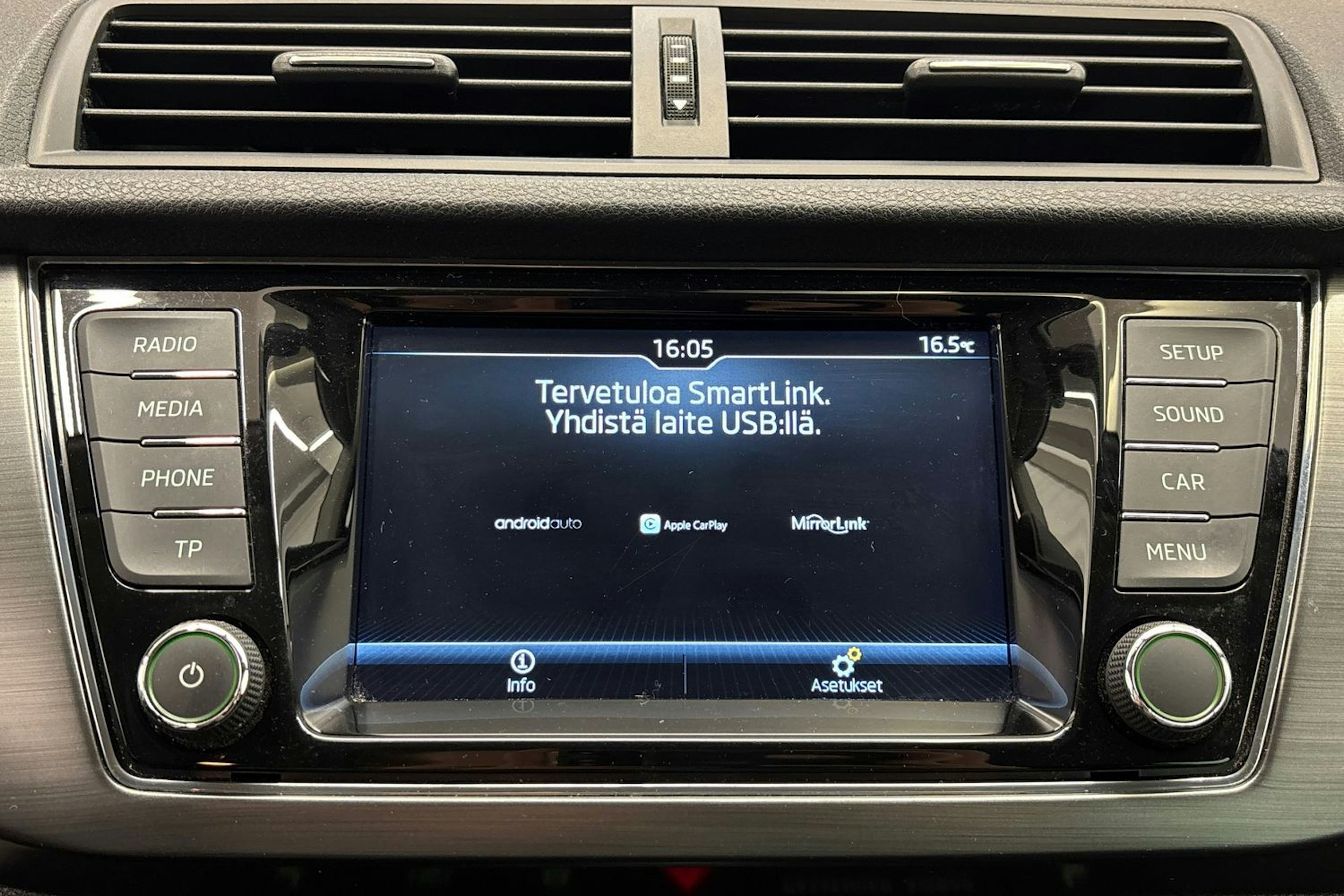 punainen Skoda Fabia 2018 kuva 21.