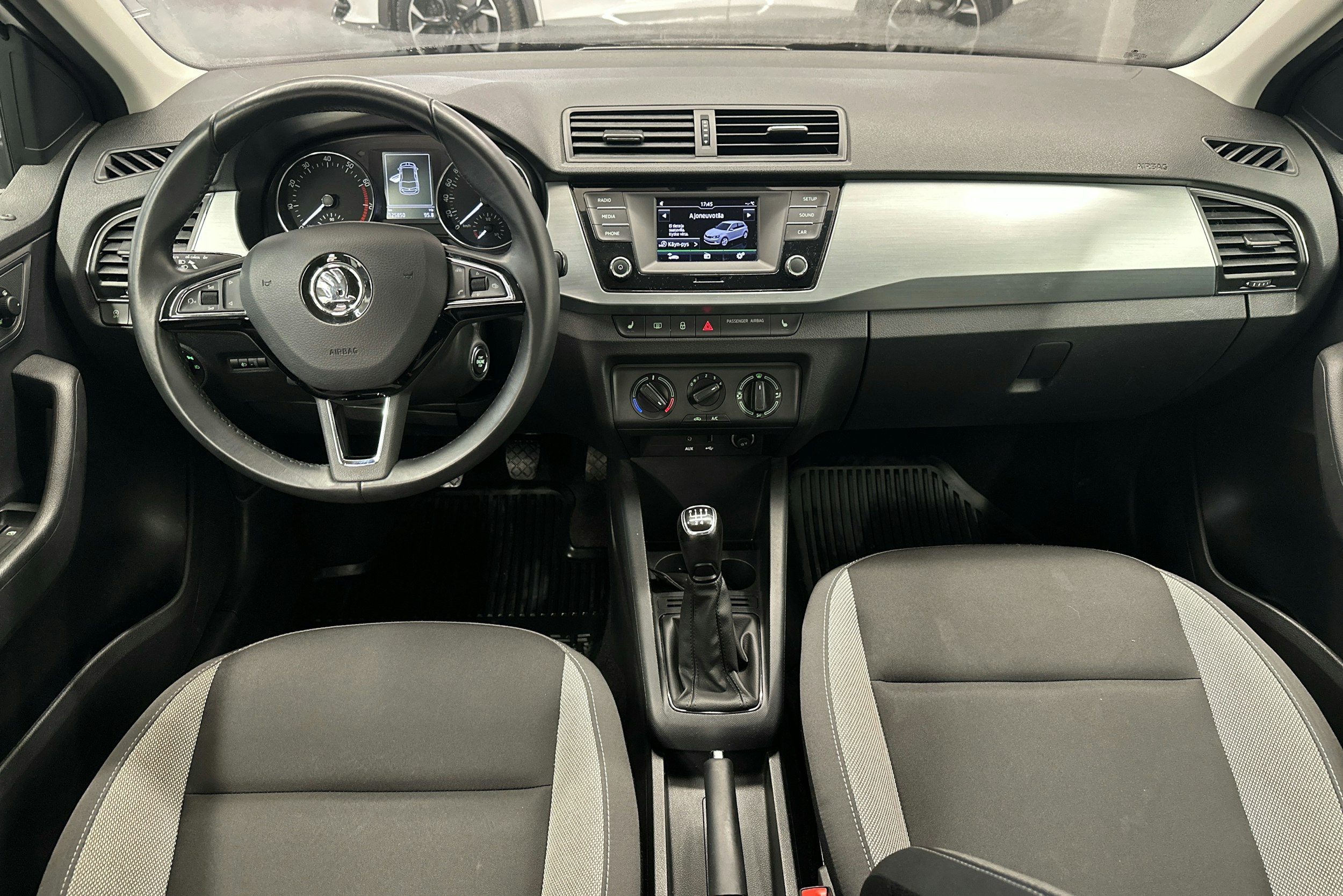 valkoinen Skoda Fabia 2018 kuva 7.