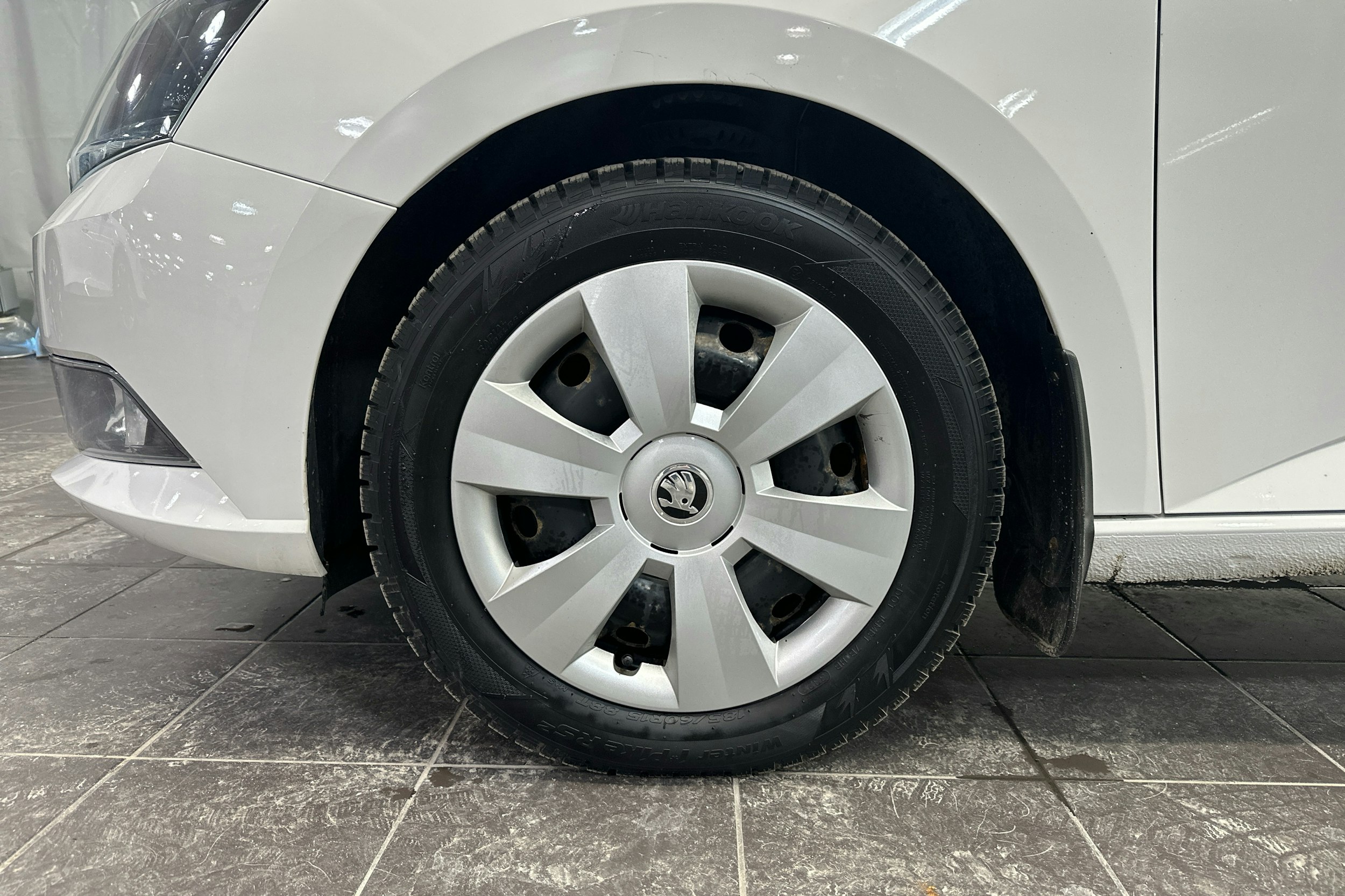 valkoinen Skoda Fabia 2018 kuva 9.