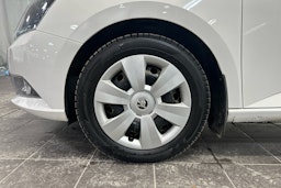 valkoinen Skoda Fabia 2018 kuva 9.