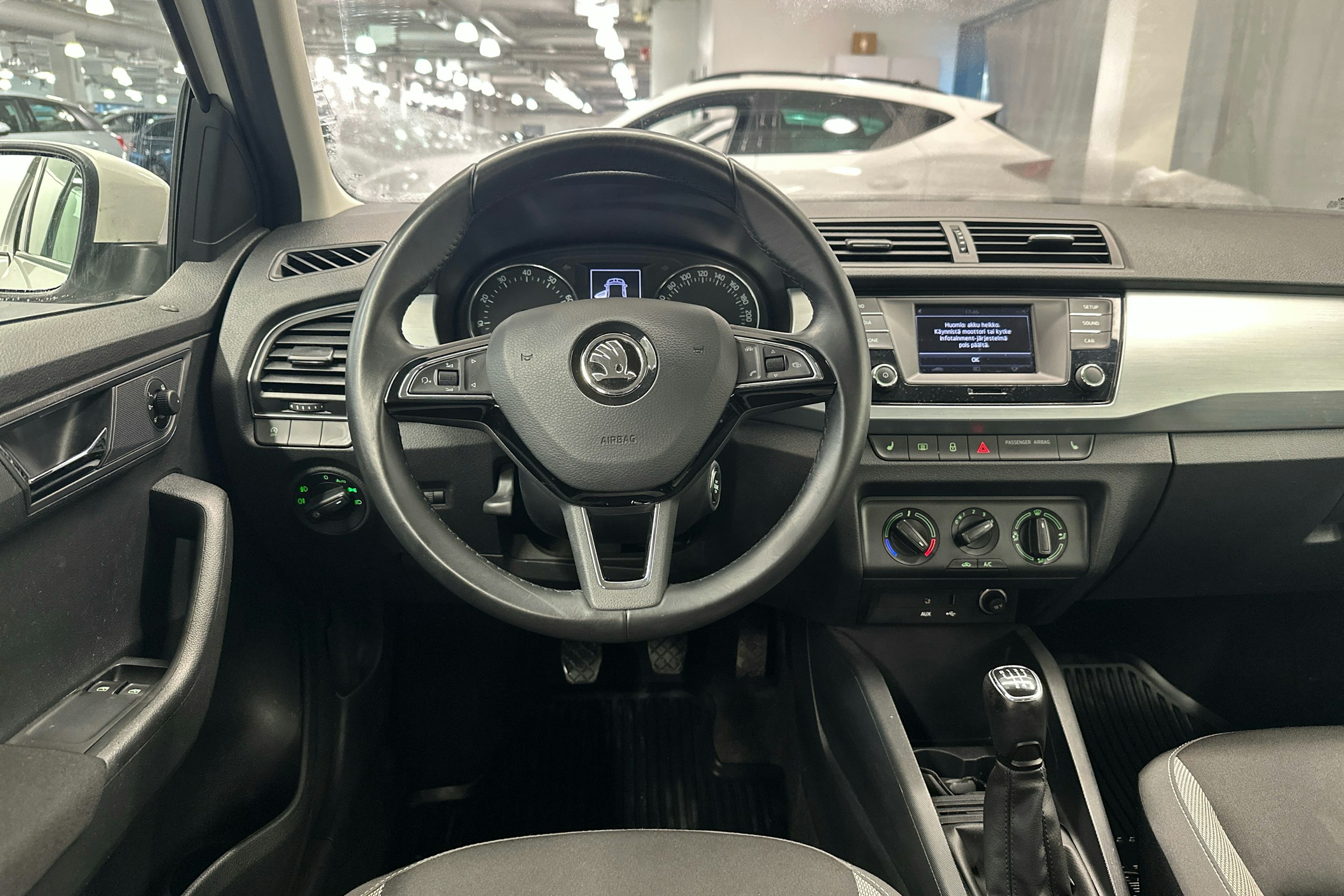 valkoinen Skoda Fabia 2018 kuva 11.