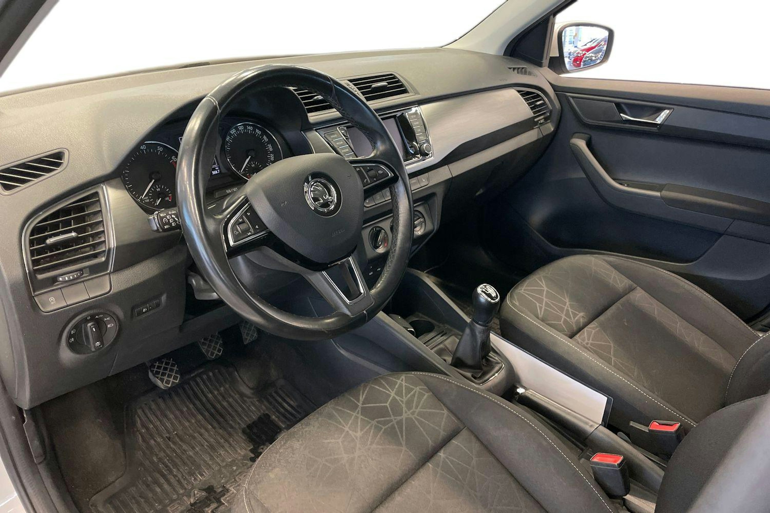 valkoinen Skoda Fabia 2018 kuva 7.