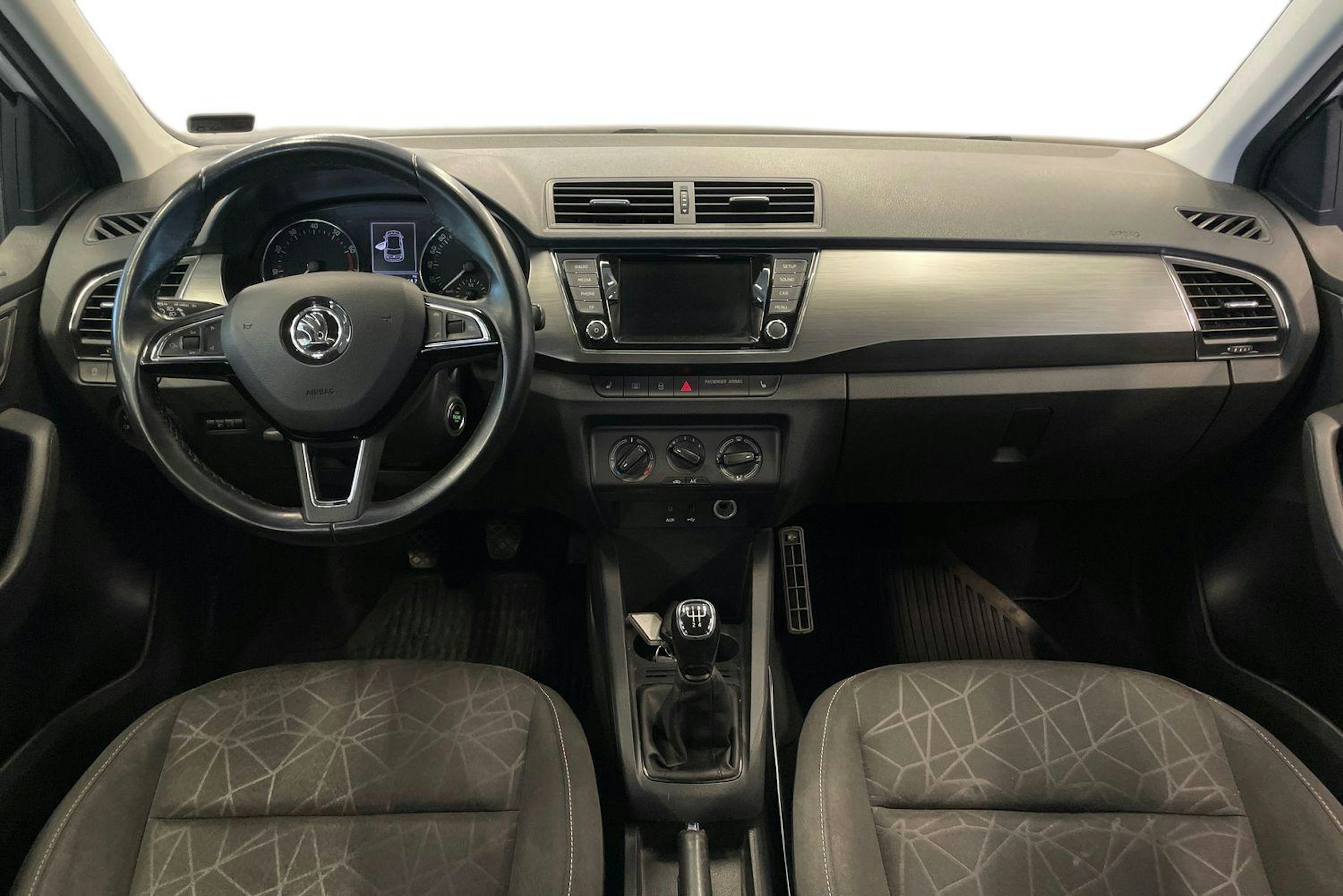 valkoinen Skoda Fabia 2018 kuva 9.