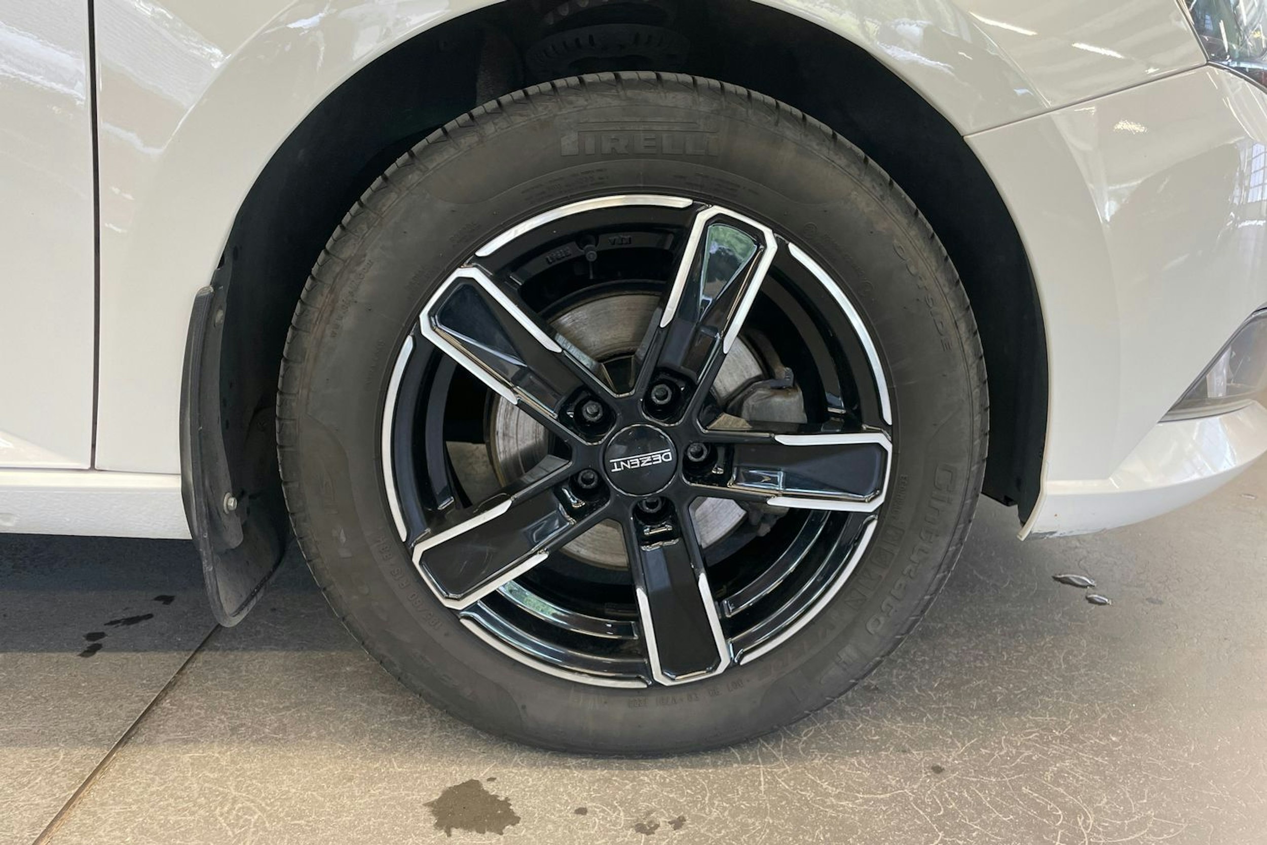 valkoinen Skoda Fabia 2018 kuva 13.