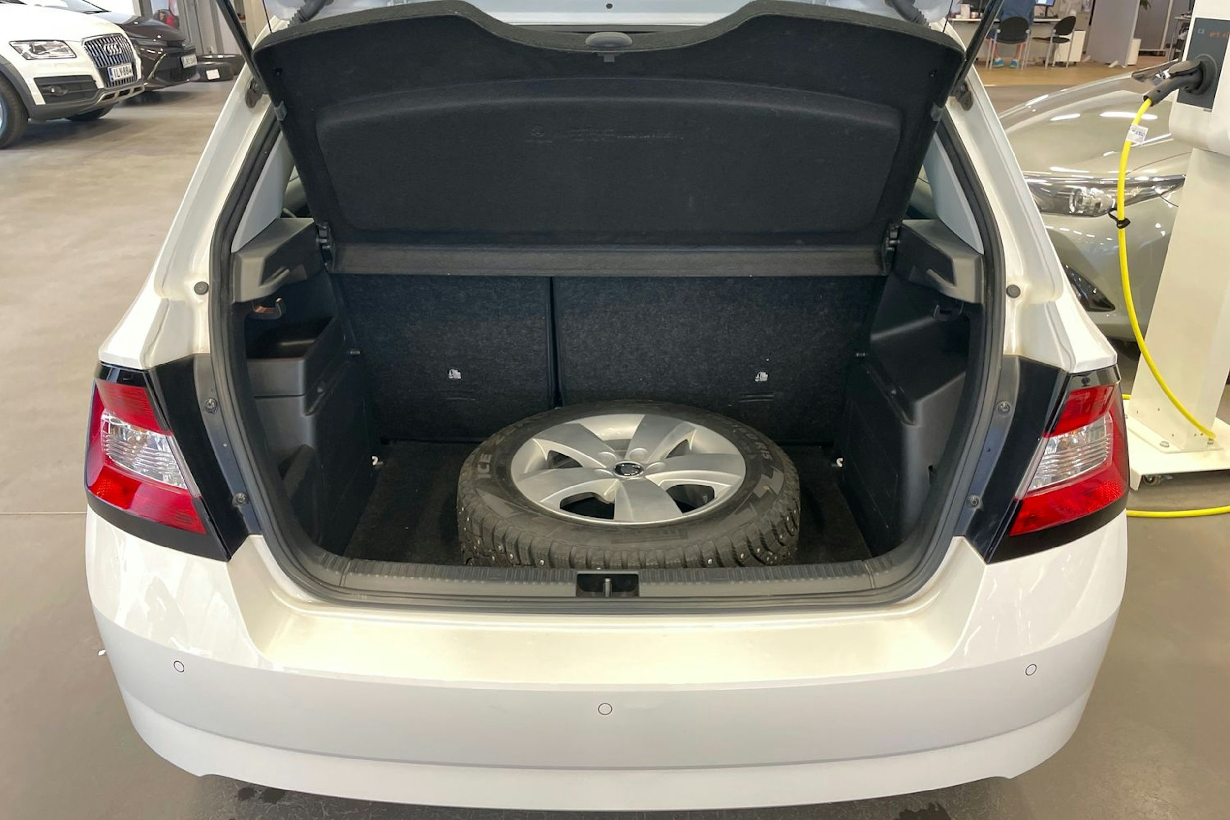 valkoinen Skoda Fabia 2018 kuva 14.