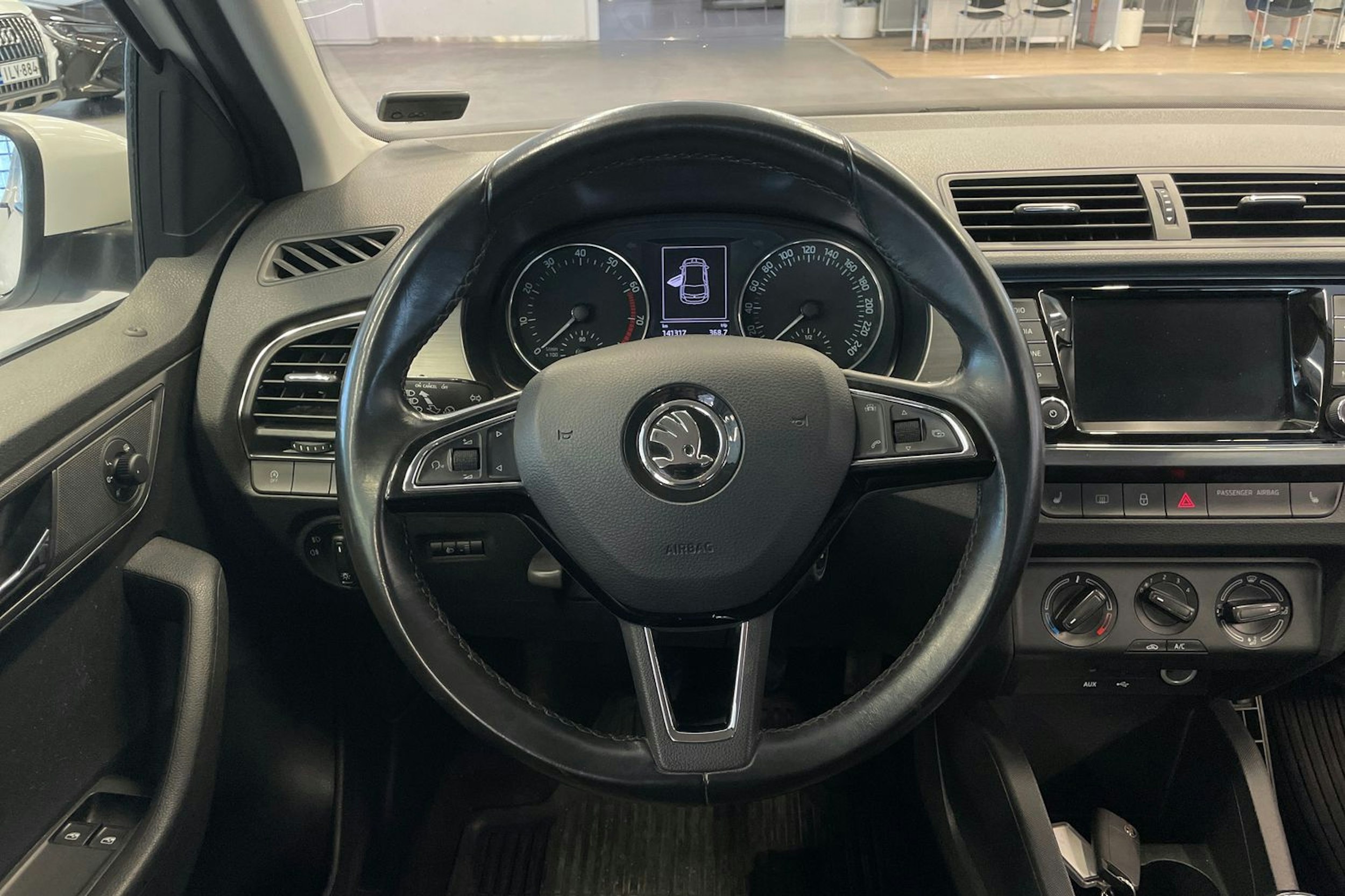 valkoinen Skoda Fabia 2018 kuva 15.