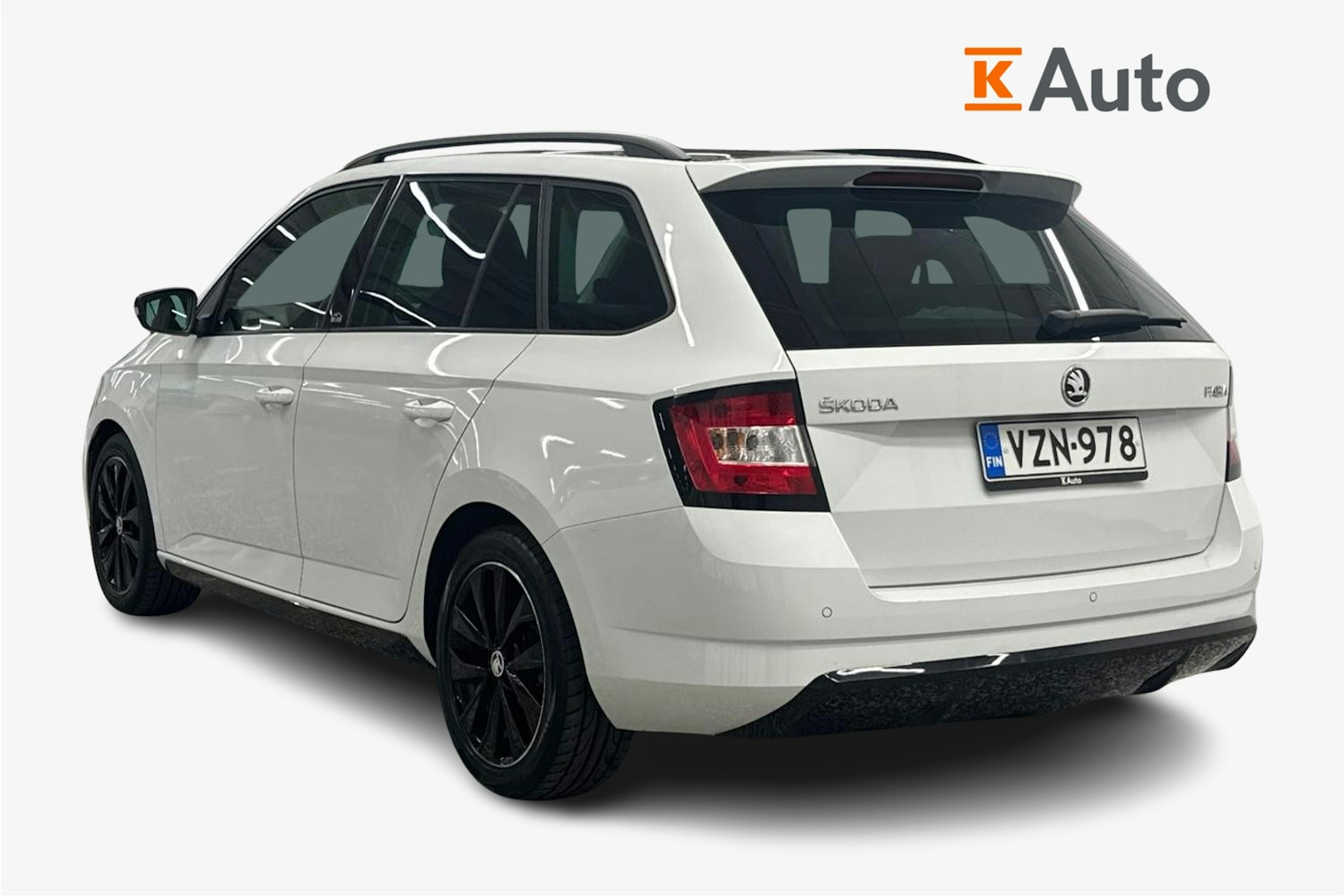 Valkoinen Skoda FABIA 2018 kuva 2.
