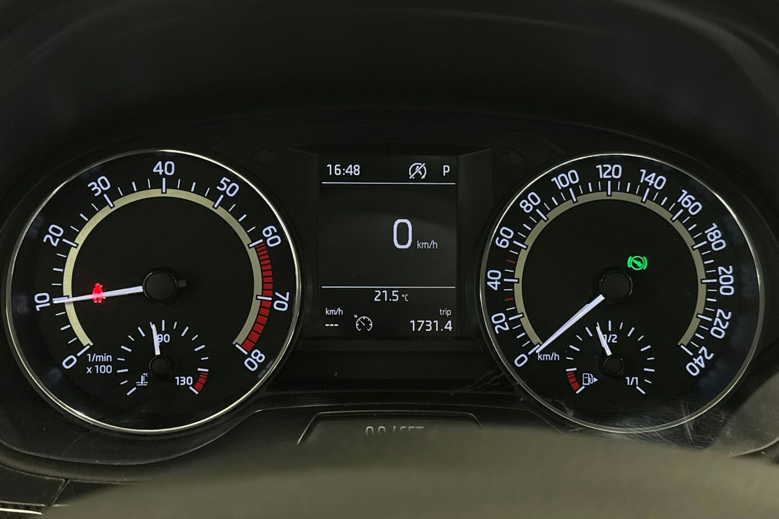 Valkoinen Skoda FABIA 2018 kuva 17.