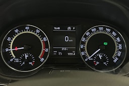 Valkoinen Skoda FABIA 2018 kuva 17.