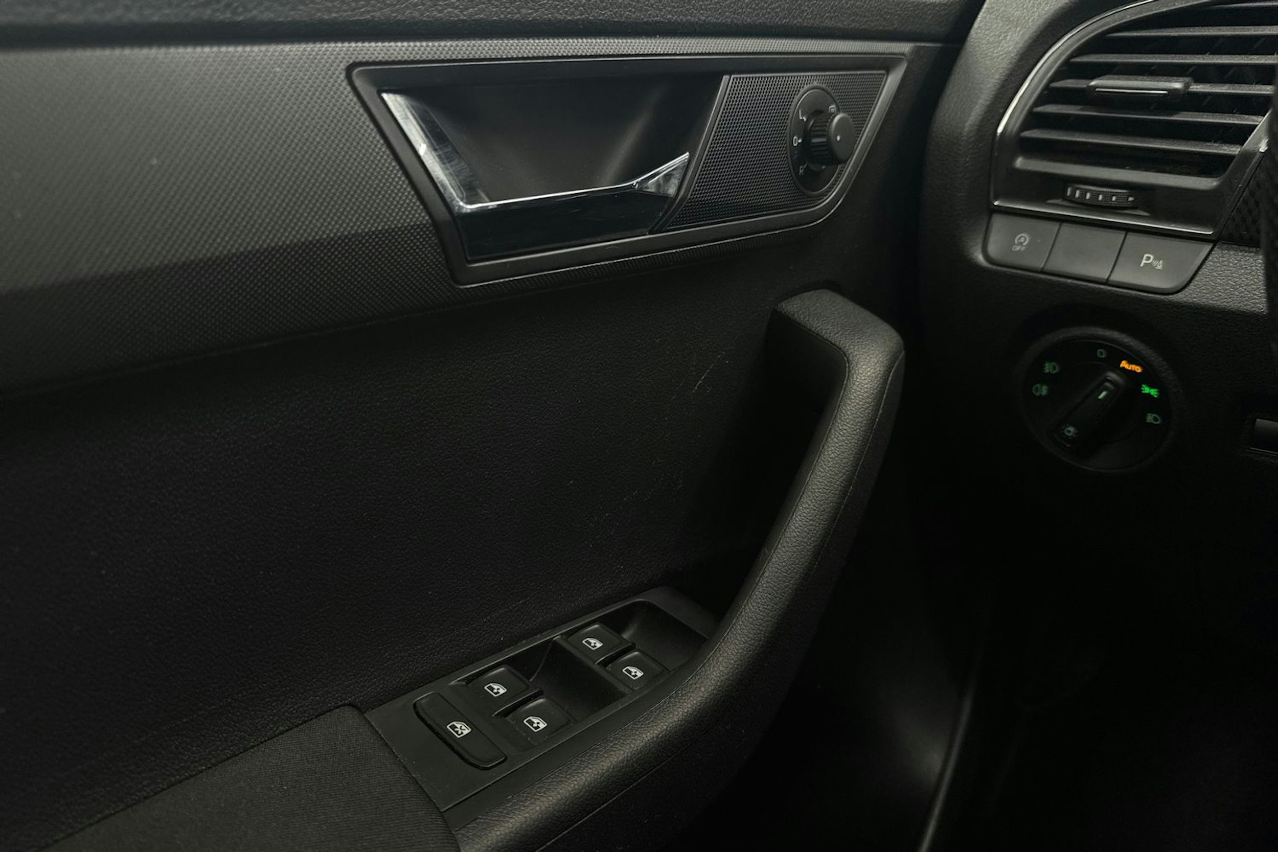 Valkoinen Skoda FABIA 2018 kuva 18.