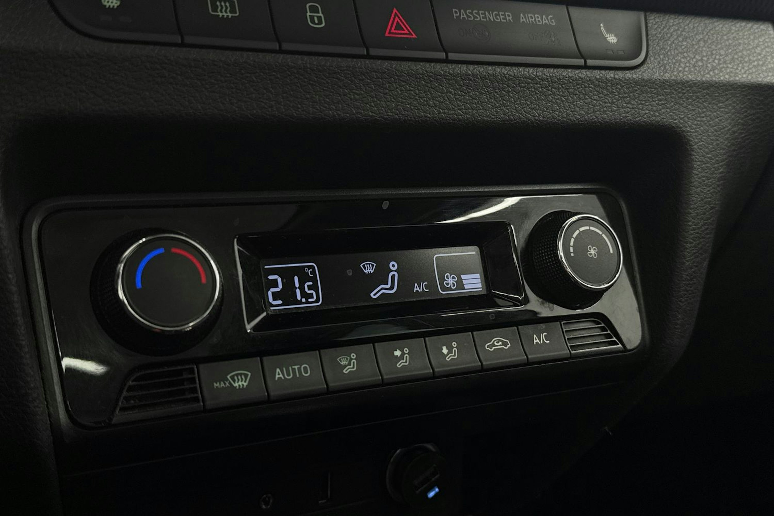 Valkoinen Skoda FABIA 2018 kuva 21.