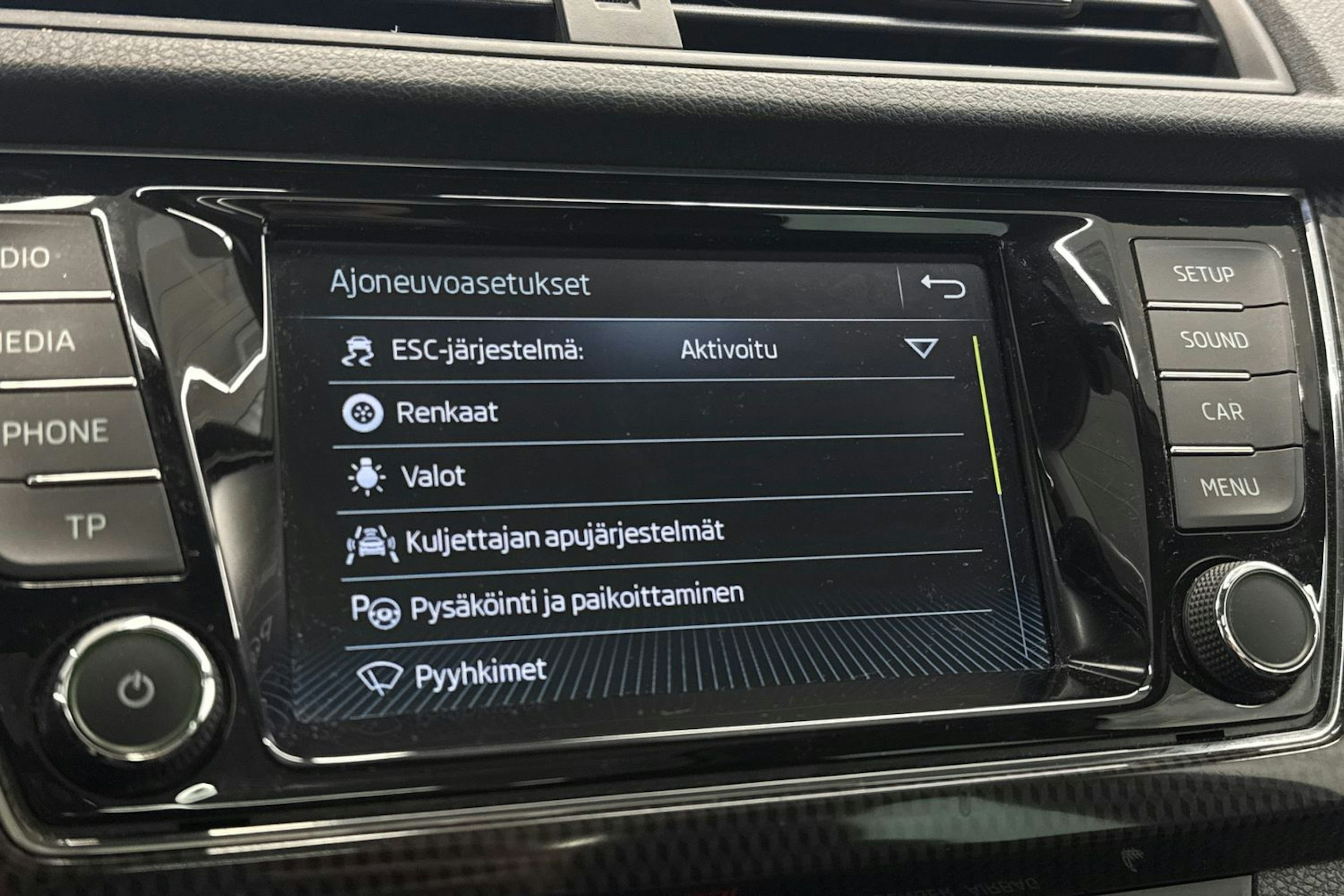 Valkoinen Skoda FABIA 2018 kuva 29.