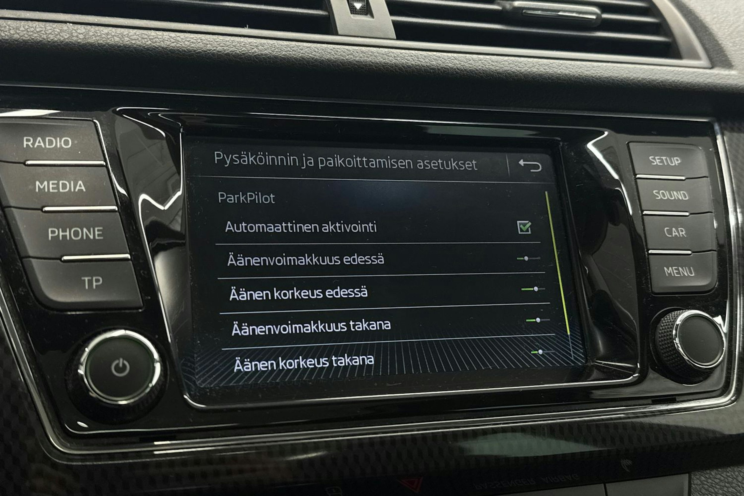 Valkoinen Skoda FABIA 2018 kuva 32.