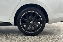 Valkoinen Skoda FABIA 2018 kuva 35.