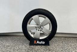 Valkoinen Skoda FABIA 2018 kuva 37.