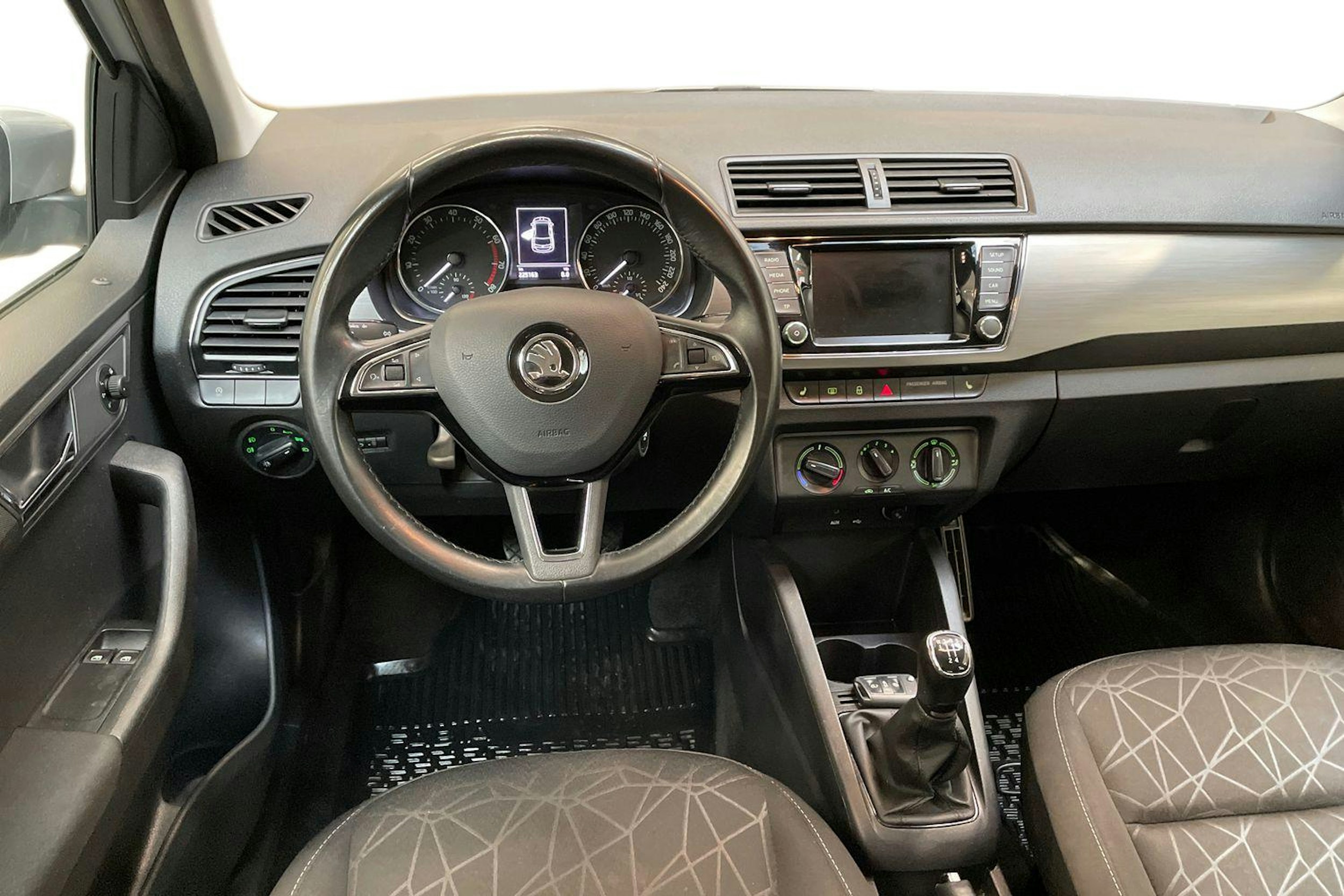 harmaa Skoda Fabia 2018 kuva 7.