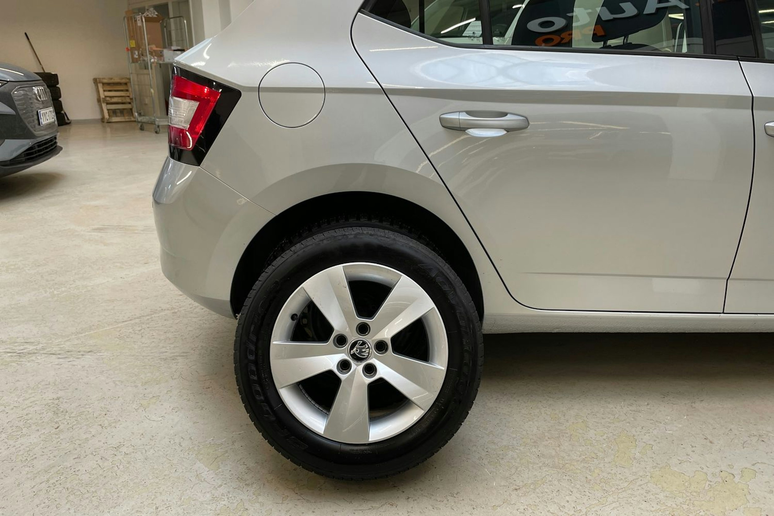 harmaa Skoda Fabia 2018 kuva 11.