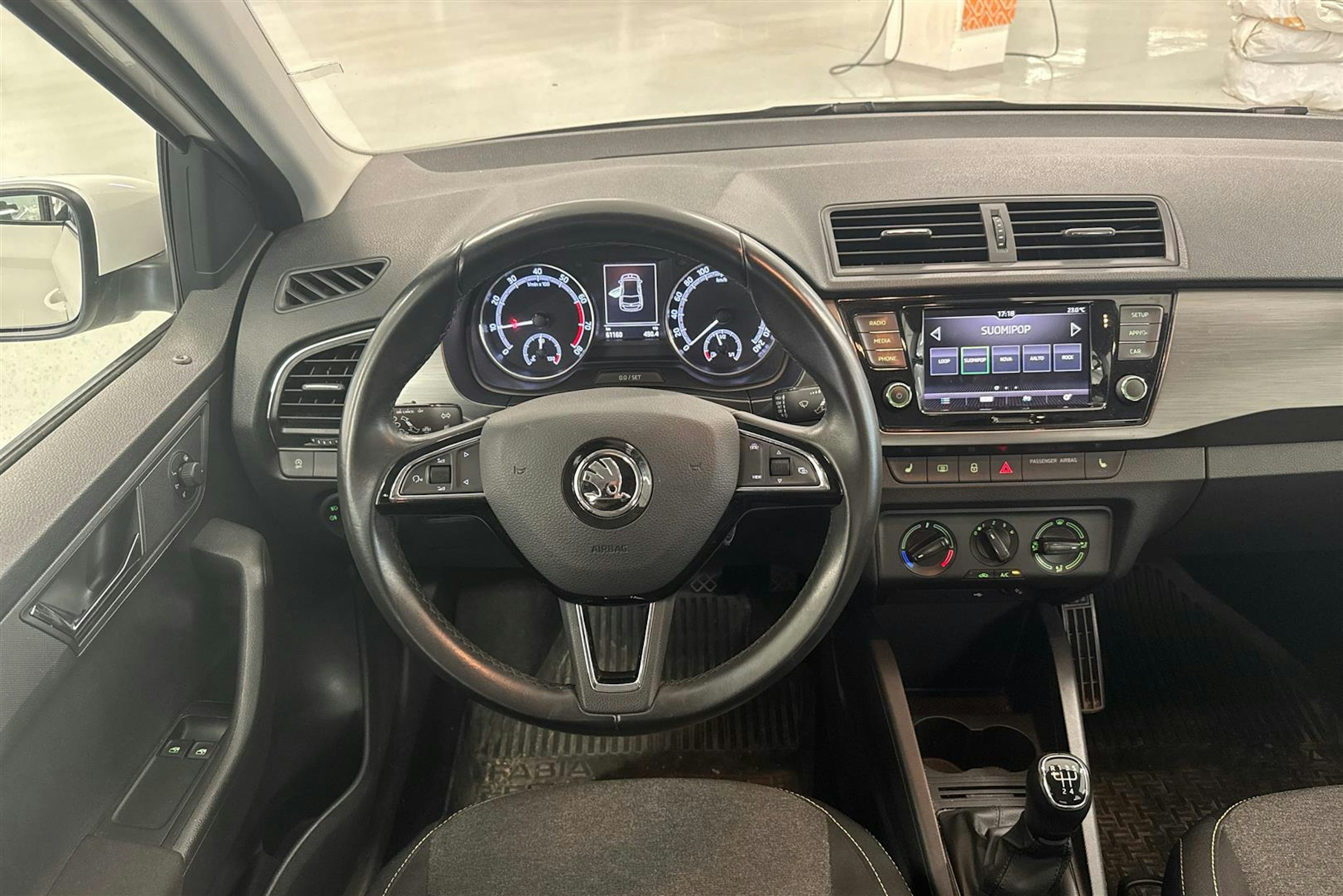 valkoinen Skoda Fabia 2019 kuva 3.