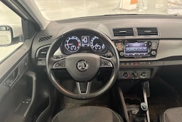 valkoinen Skoda Fabia 2019 kuva 3.