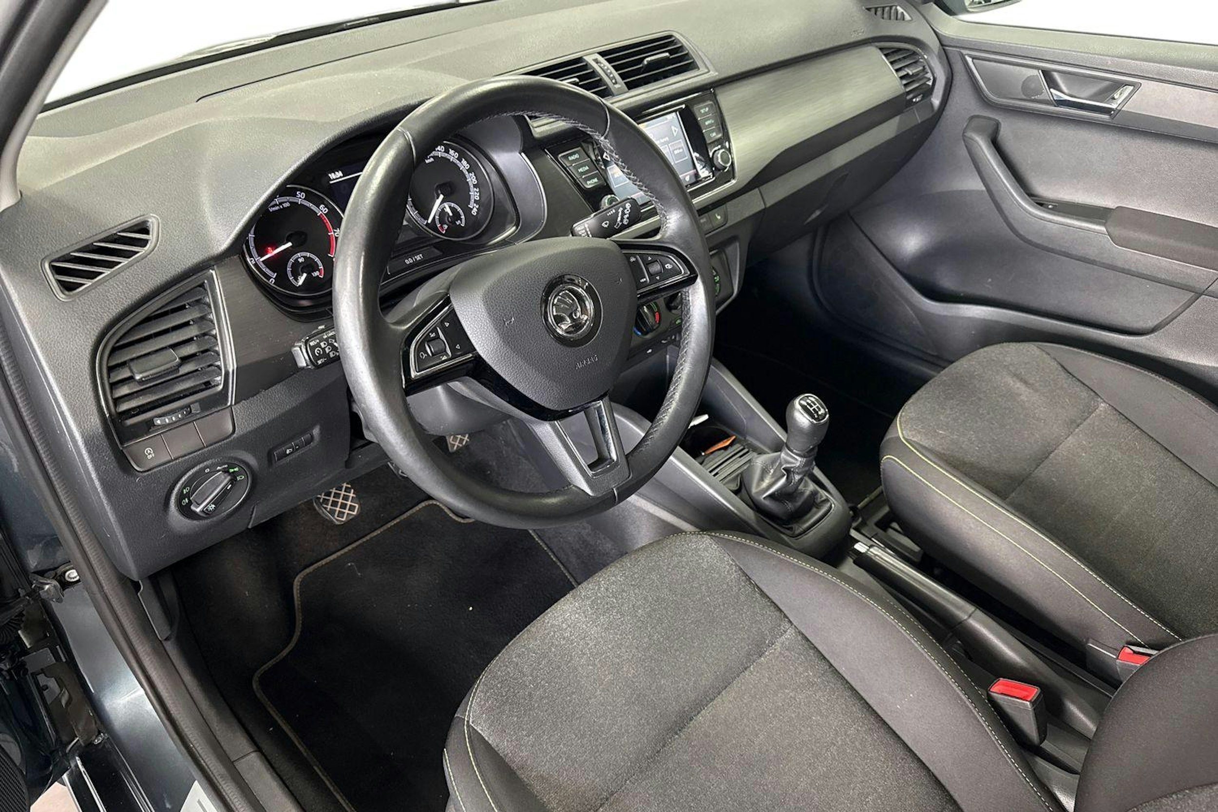 harmaa Skoda Fabia 2019 kuva 7.