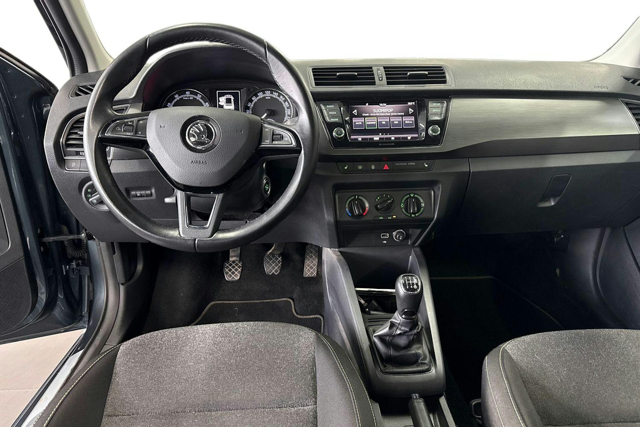harmaa Skoda Fabia 2019 kuva 9.