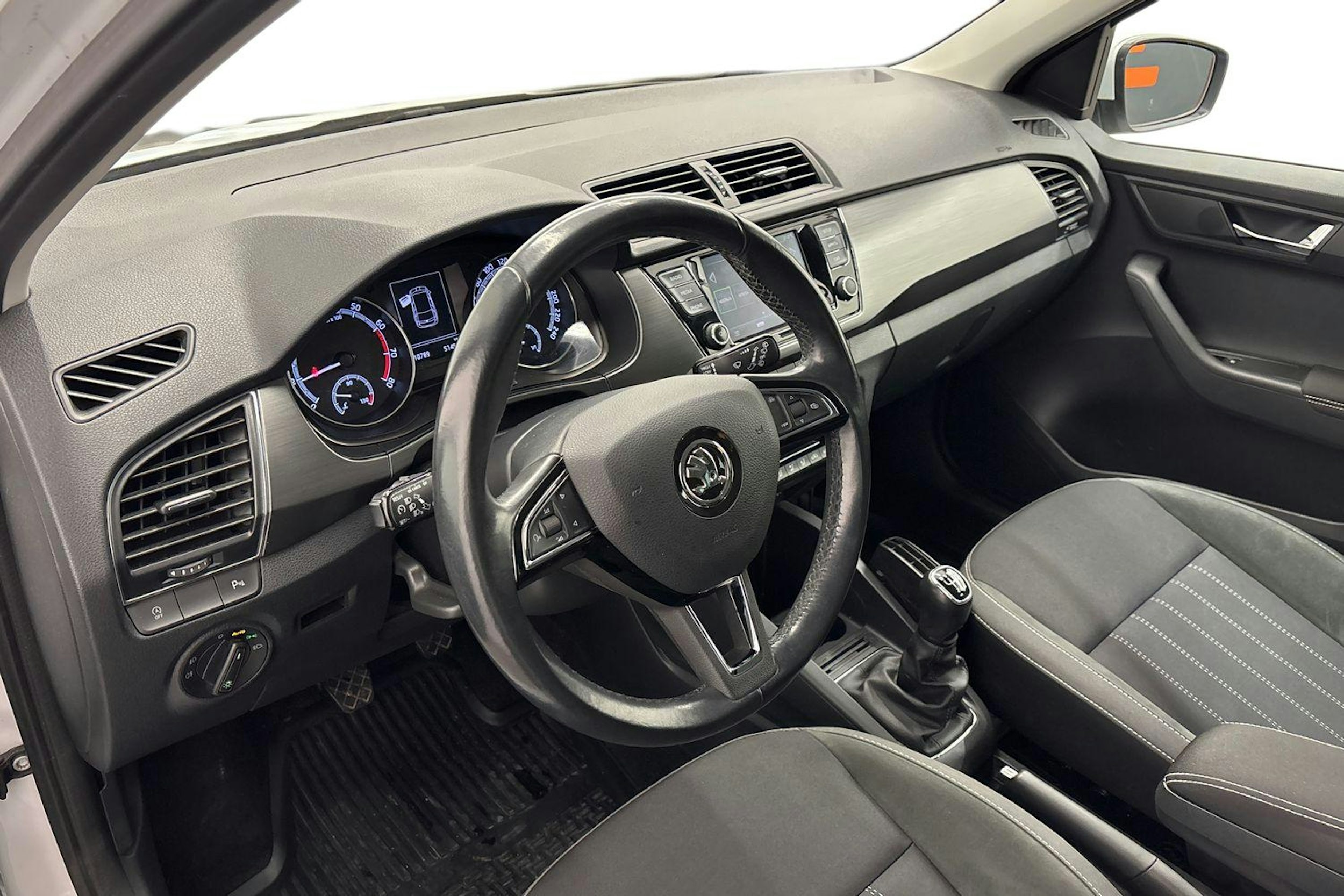 valkoinen Skoda Fabia 2019 kuva 7.