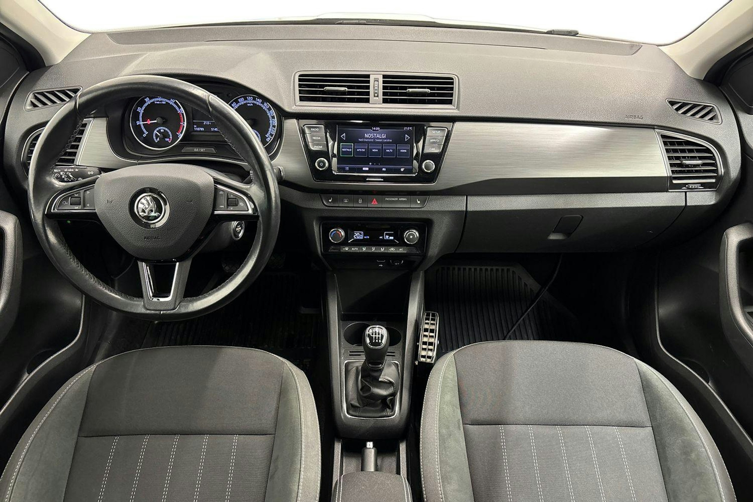 valkoinen Skoda Fabia 2019 kuva 9.