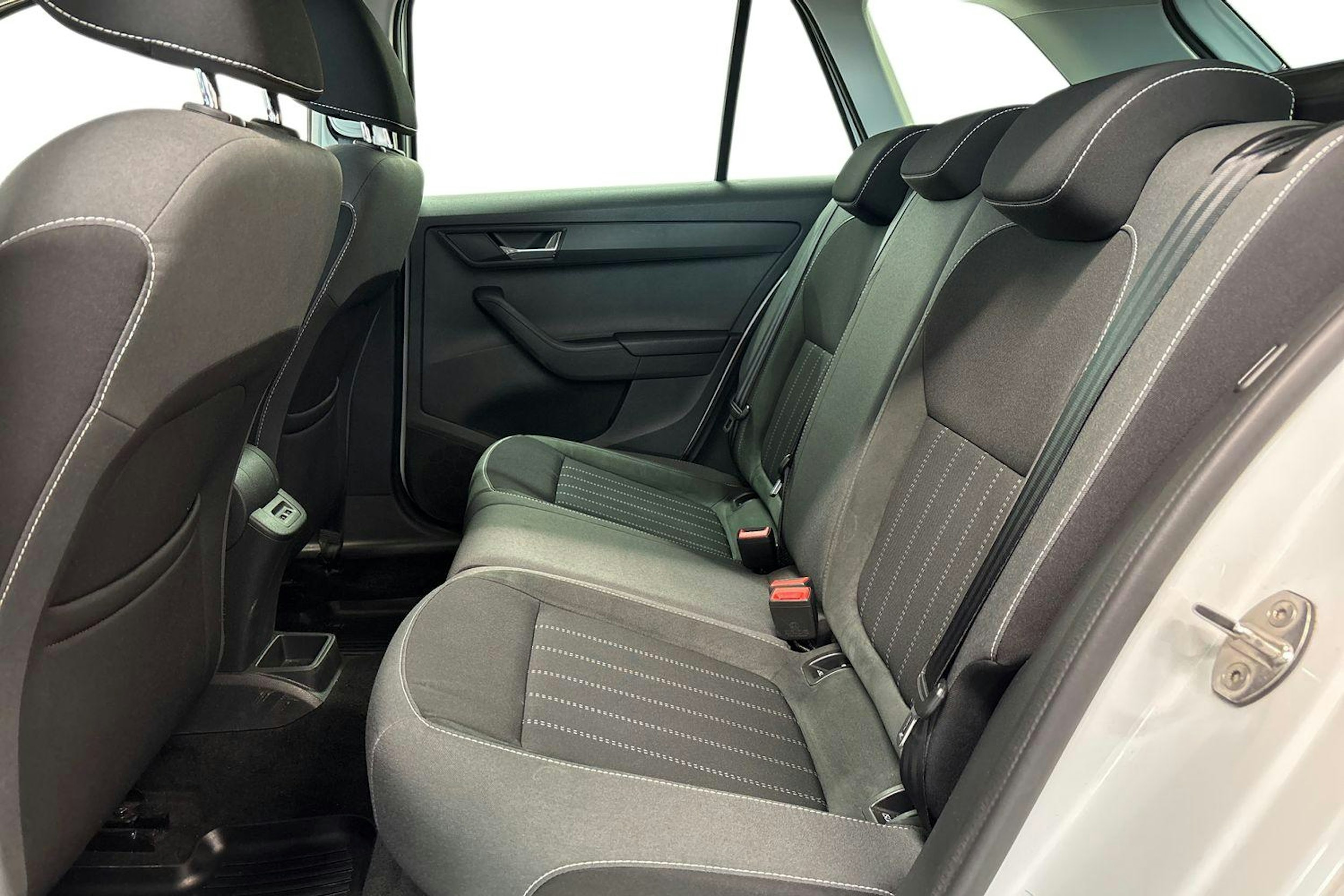 valkoinen Skoda Fabia 2019 kuva 10.