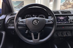 sininen Skoda Fabia 2019 kuva 17.