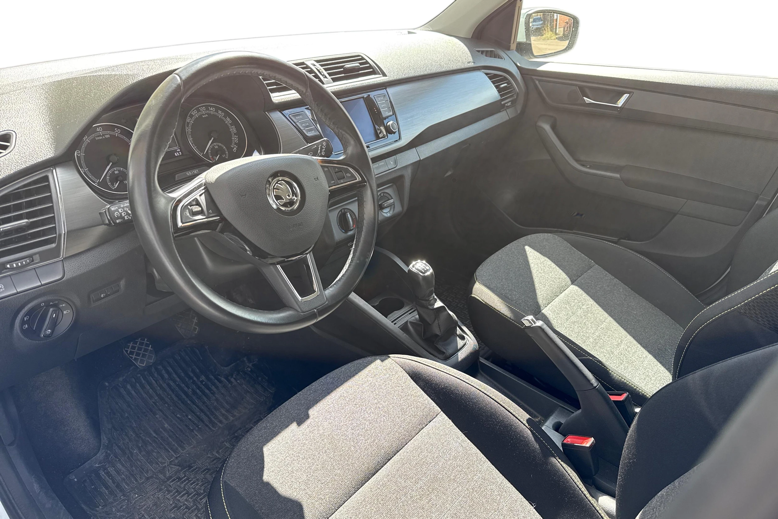 valkoinen Skoda Fabia 2019 kuva 3.
