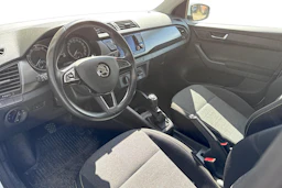 valkoinen Skoda Fabia 2019 kuva 3.