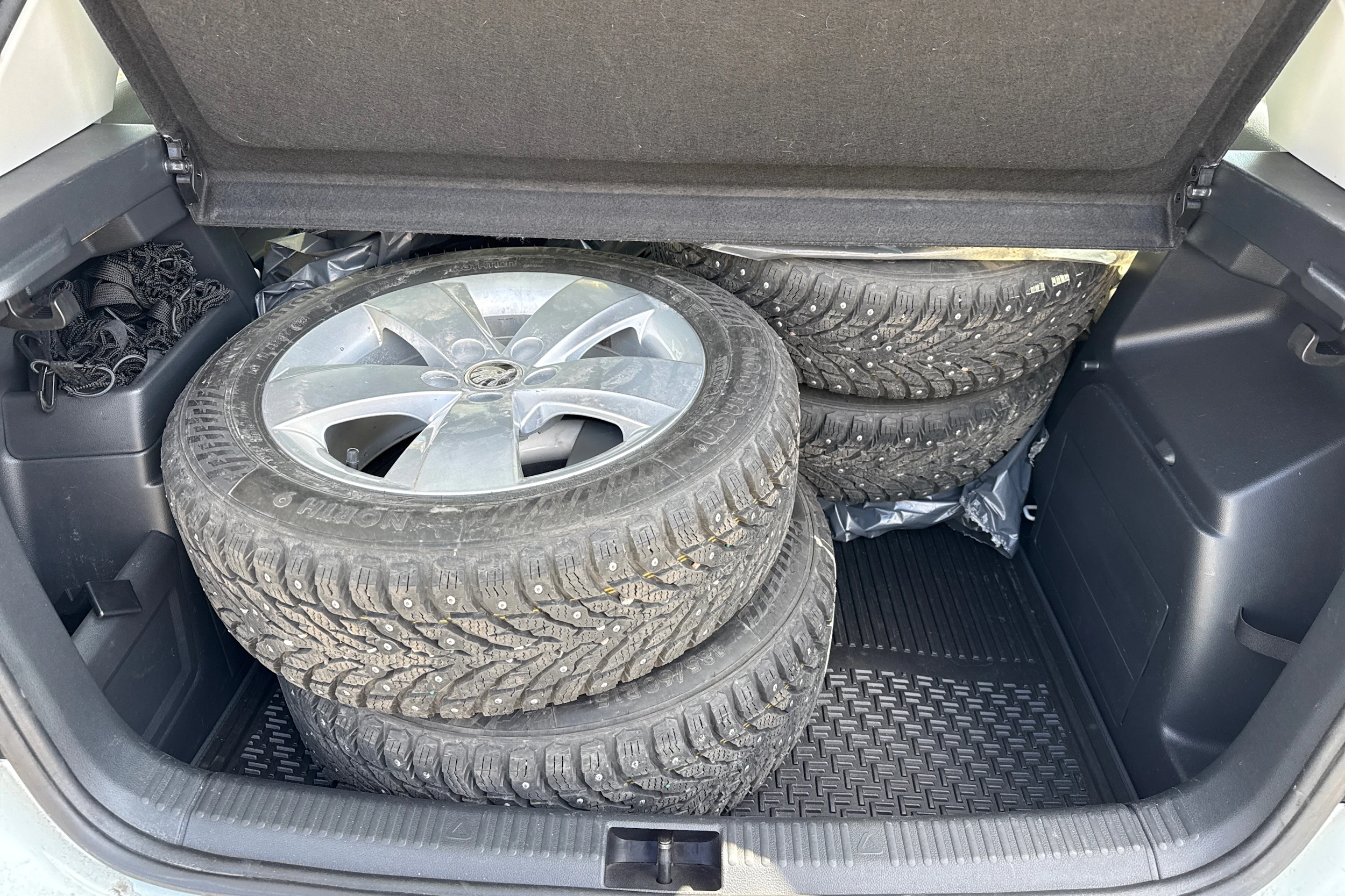 valkoinen Skoda Fabia 2019 kuva 4.