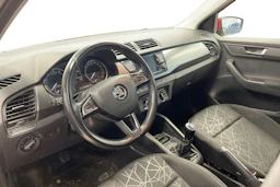 punainen Skoda Fabia 2019 kuva 3.