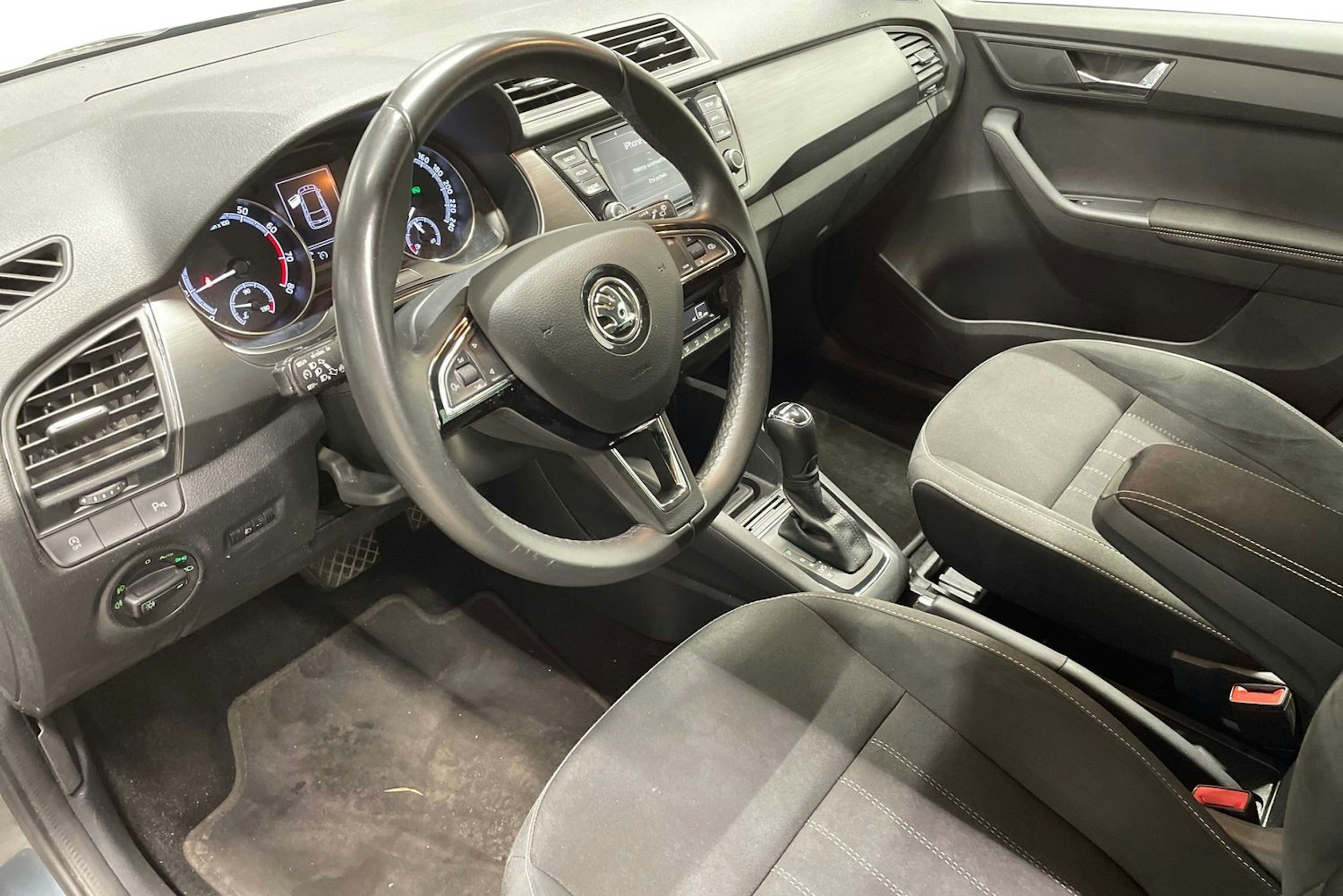 Harmaa Skoda FABIA 2019 kuva 7.