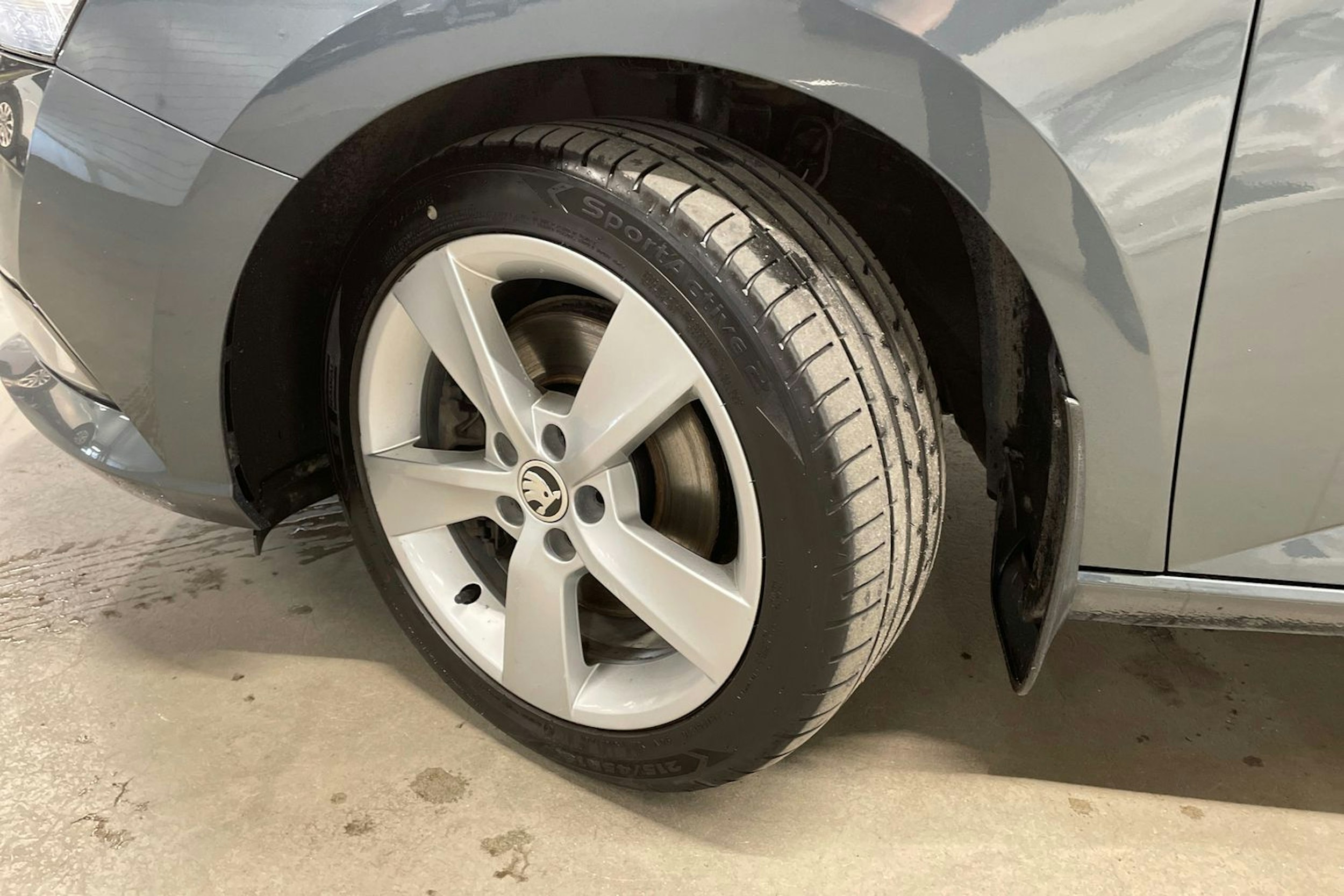 Harmaa Skoda FABIA 2019 kuva 13.