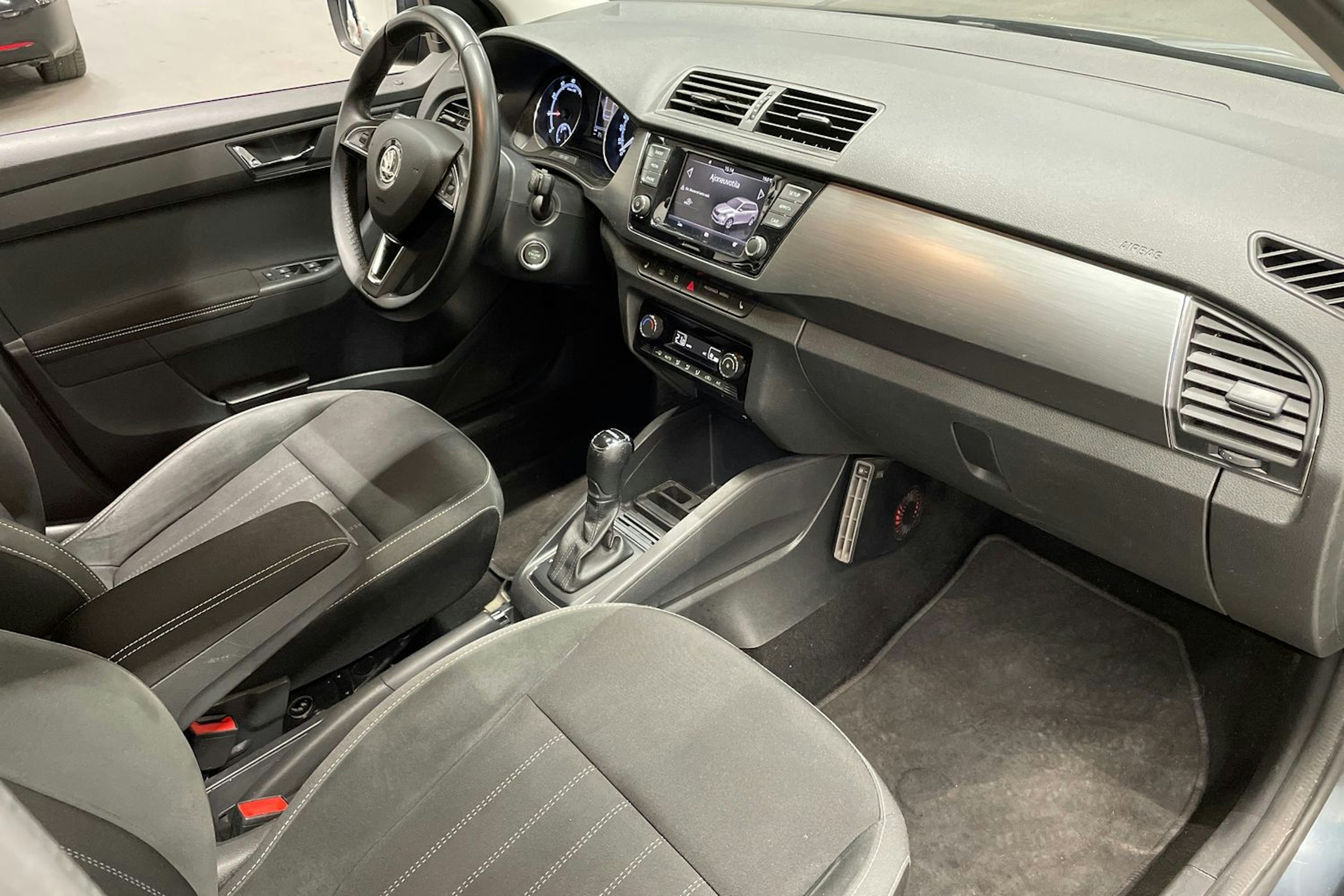 Harmaa Skoda FABIA 2019 kuva 25.