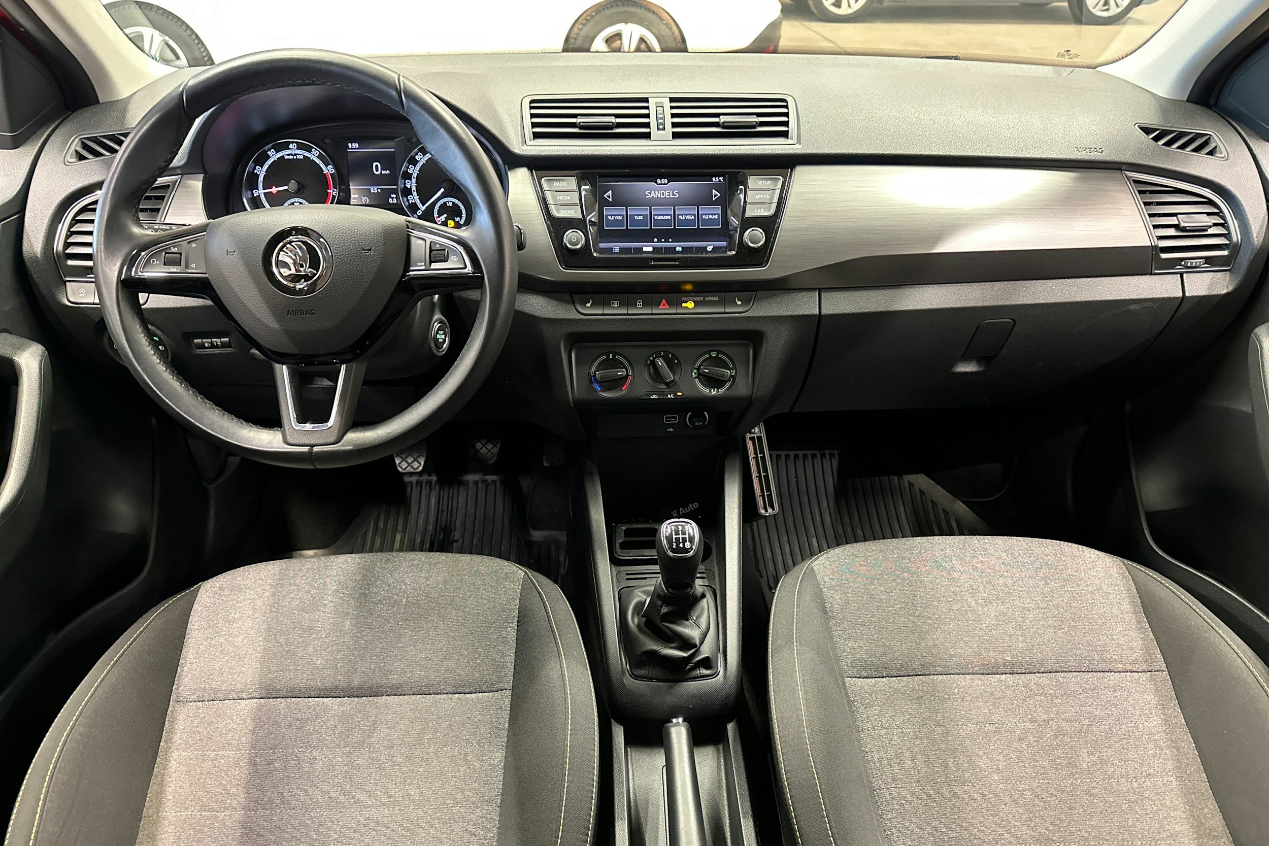 punainen Skoda Fabia 2019 kuva 7.