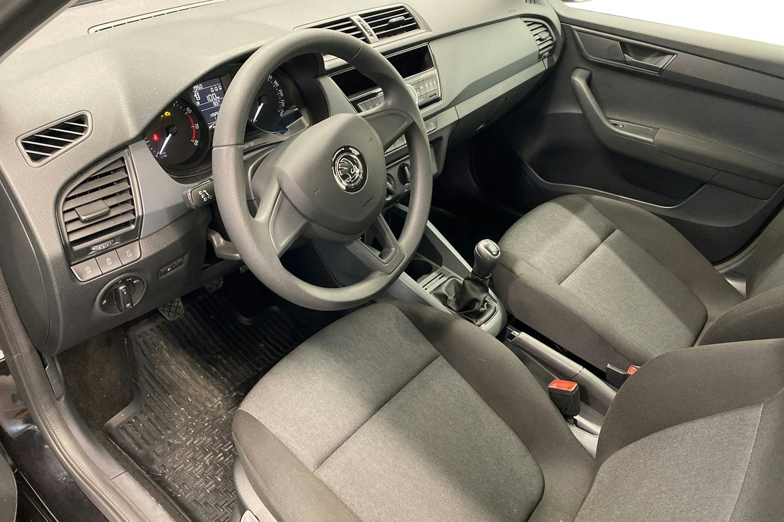 musta Skoda Fabia 2018 kuva 7.