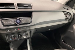 musta Skoda Fabia 2018 kuva 19.