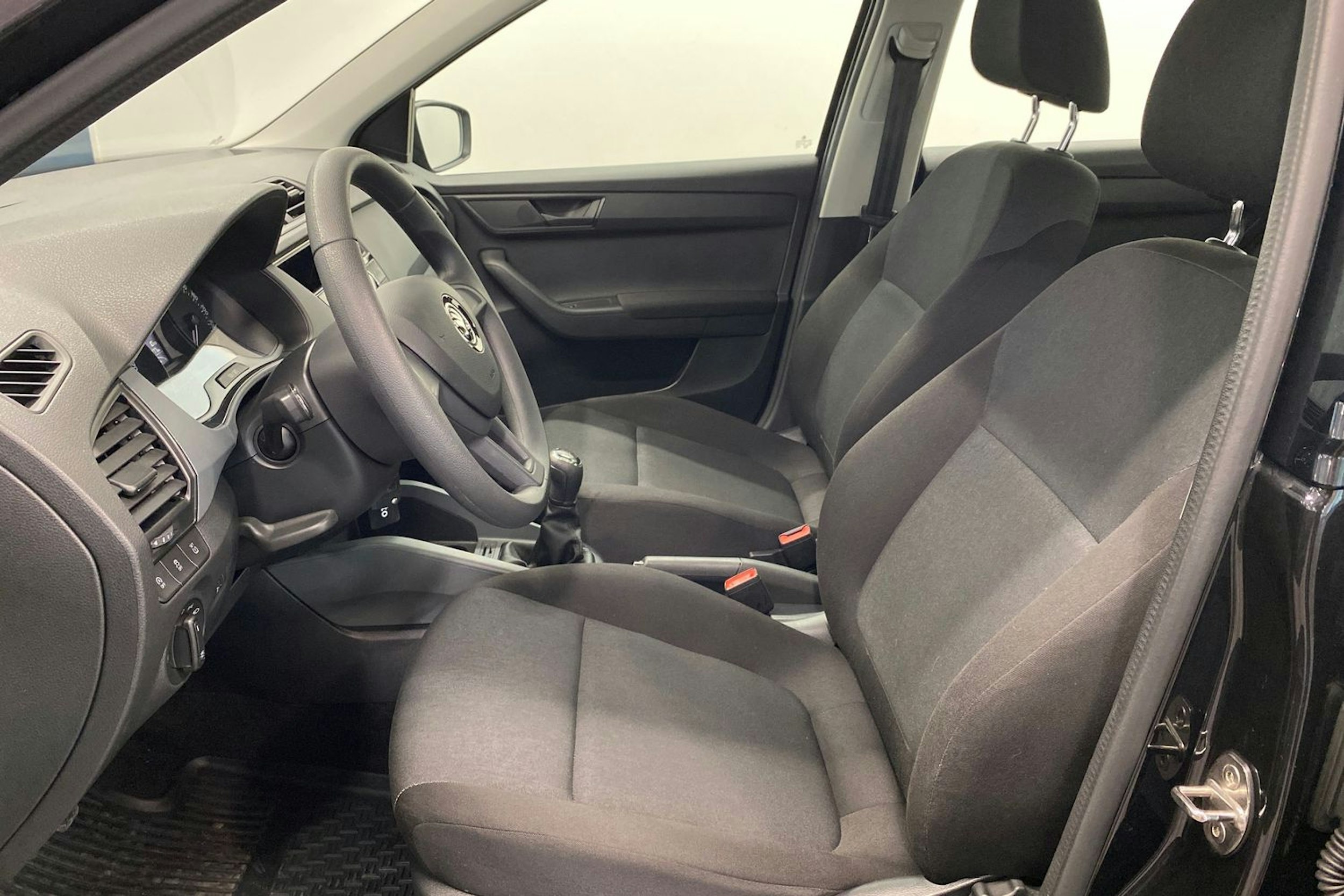 musta Skoda Fabia 2018 kuva 22.