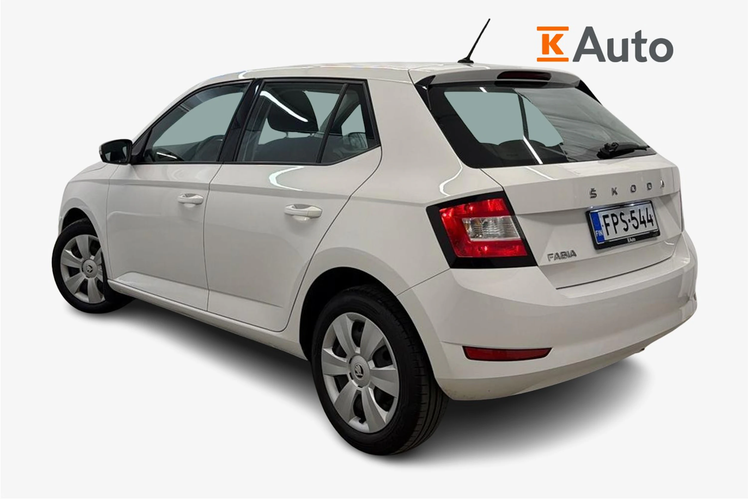 Valkoinen Skoda FABIA 2021 kuva 2.