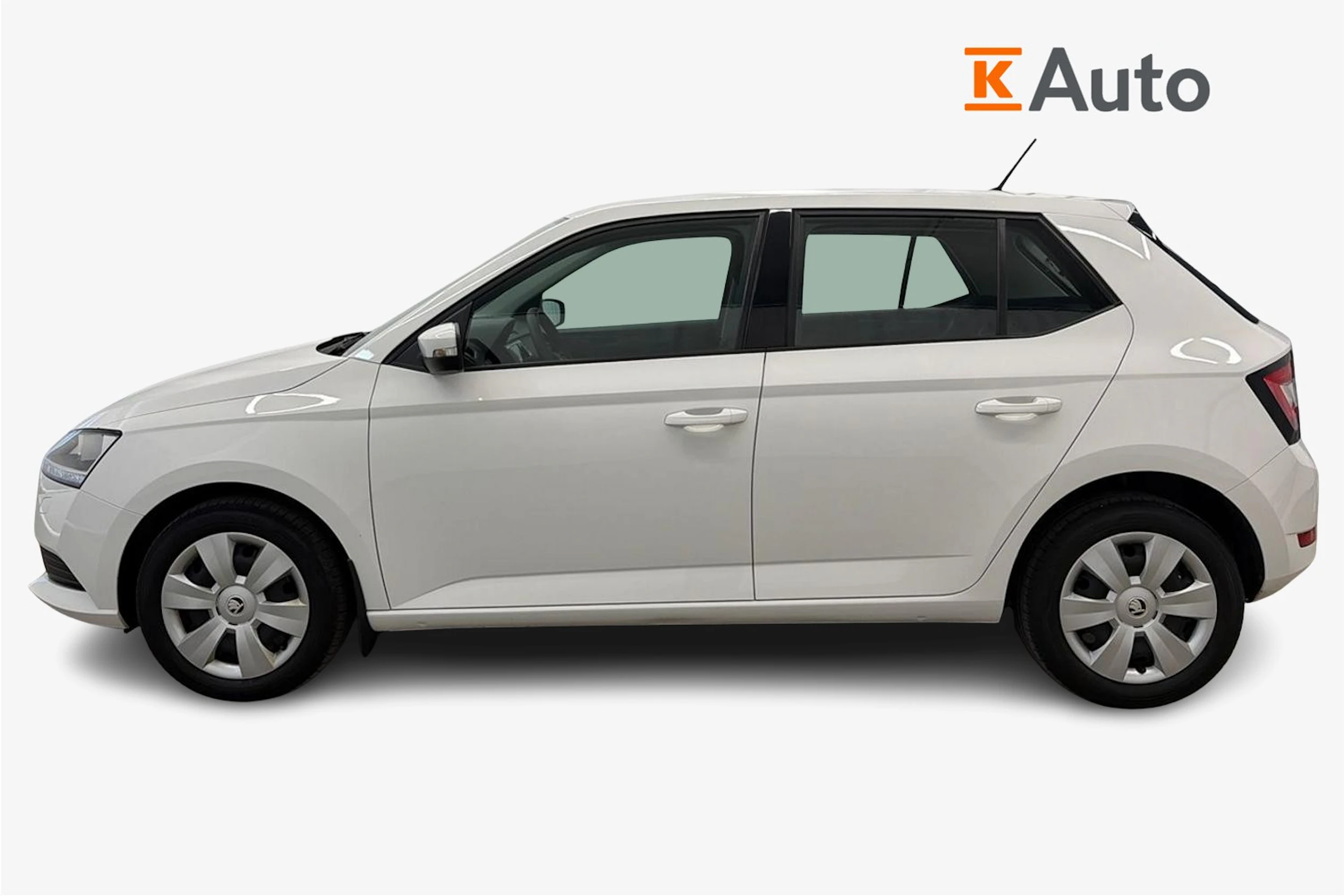 Valkoinen Skoda FABIA 2021 kuva 5.