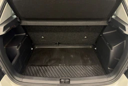 Valkoinen Skoda FABIA 2021 kuva 13.