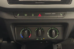 Valkoinen Skoda FABIA 2021 kuva 18.