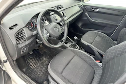 valkoinen Skoda Fabia 2021 kuva 3.