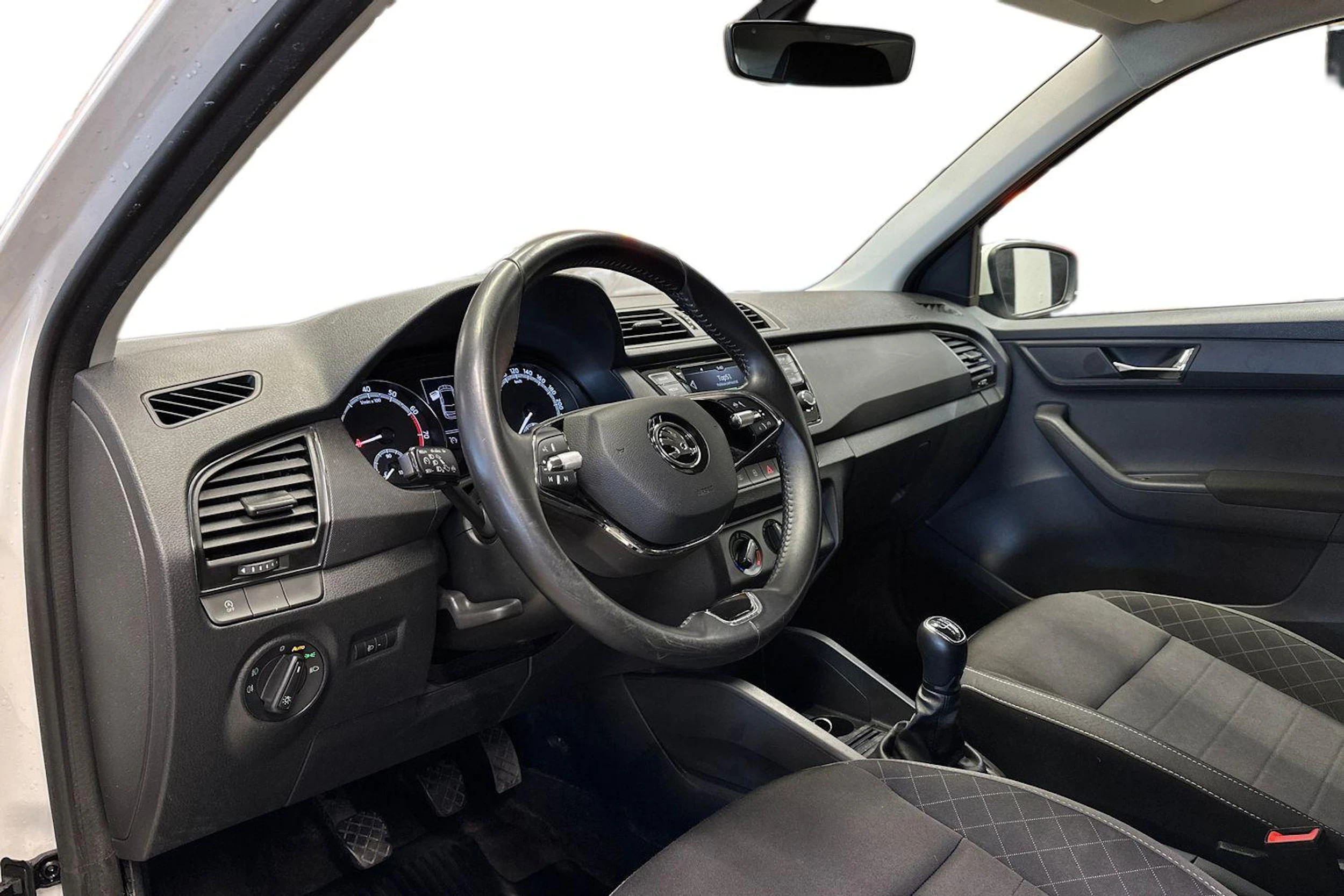 valkoinen Skoda Fabia 2021 kuva 8.