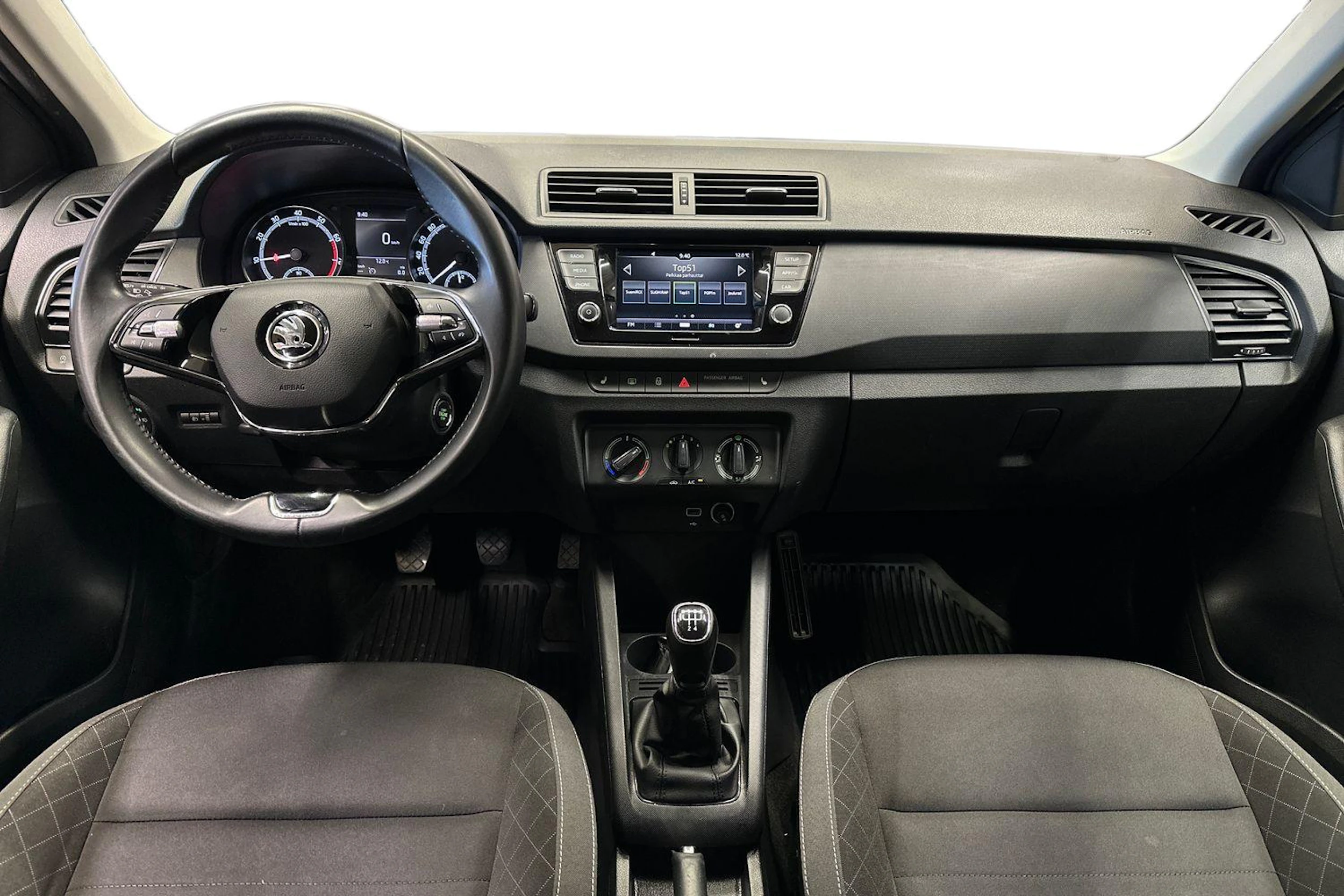 valkoinen Skoda Fabia 2021 kuva 9.