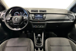 valkoinen Skoda Fabia 2021 kuva 9.