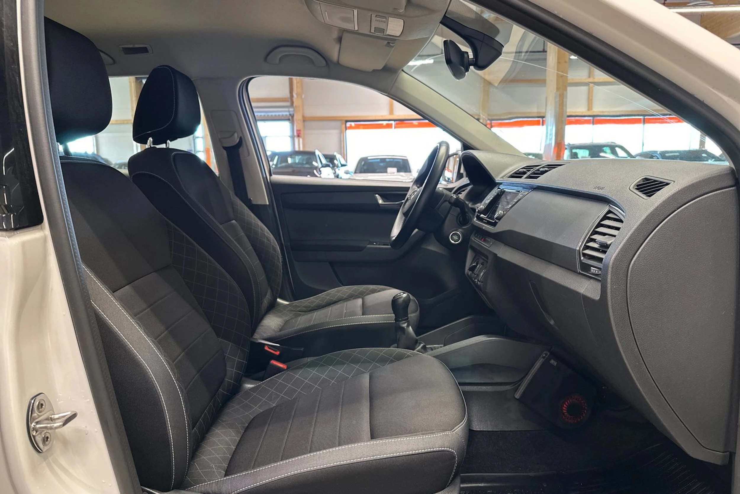 valkoinen Skoda Fabia 2021 kuva 15.